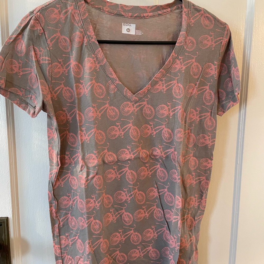 BDG v neck tee. Gray with pink bicycles.